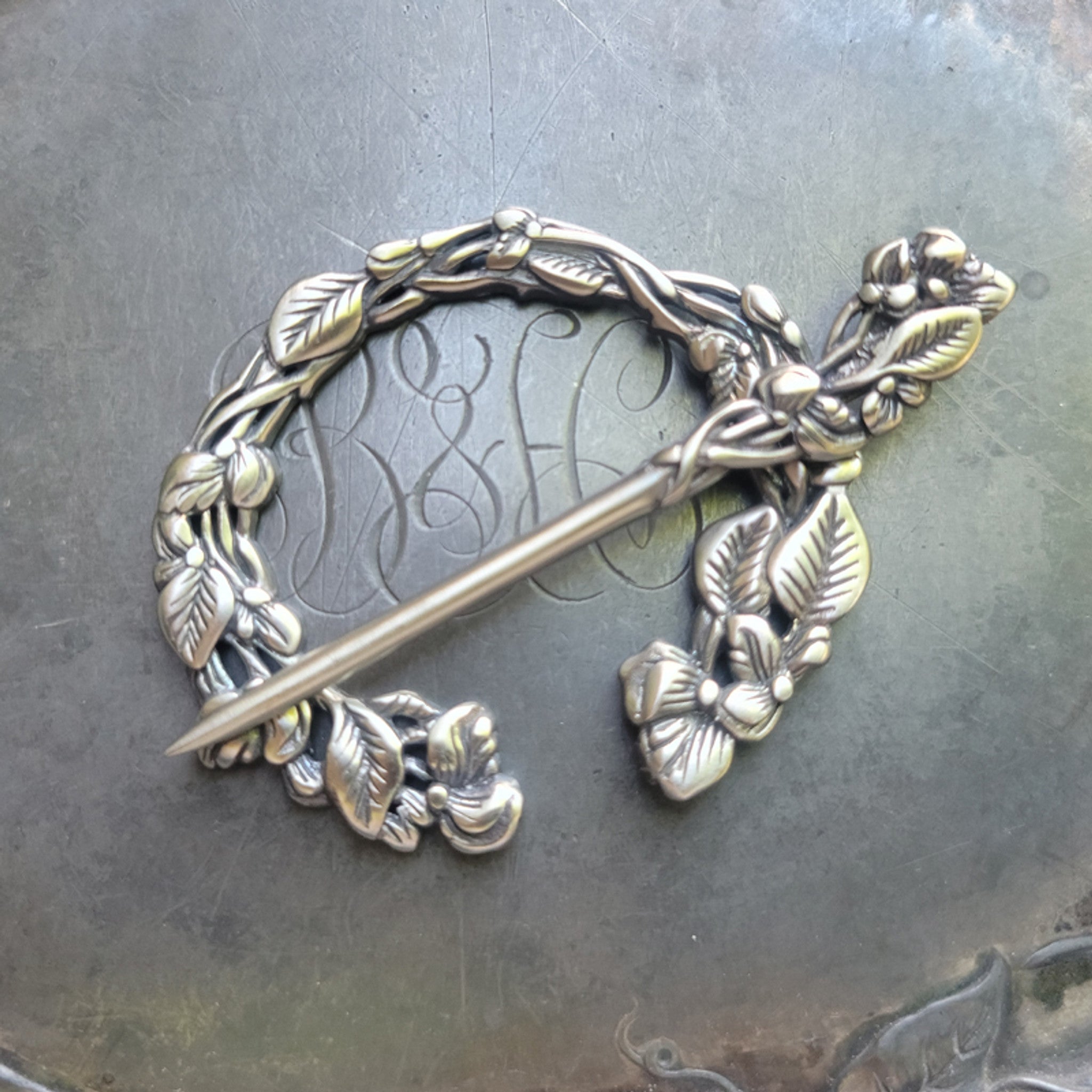 Sweet Pea Penannular Broach