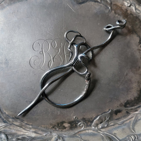 Wild Grape Tendril Shawl Pin Black