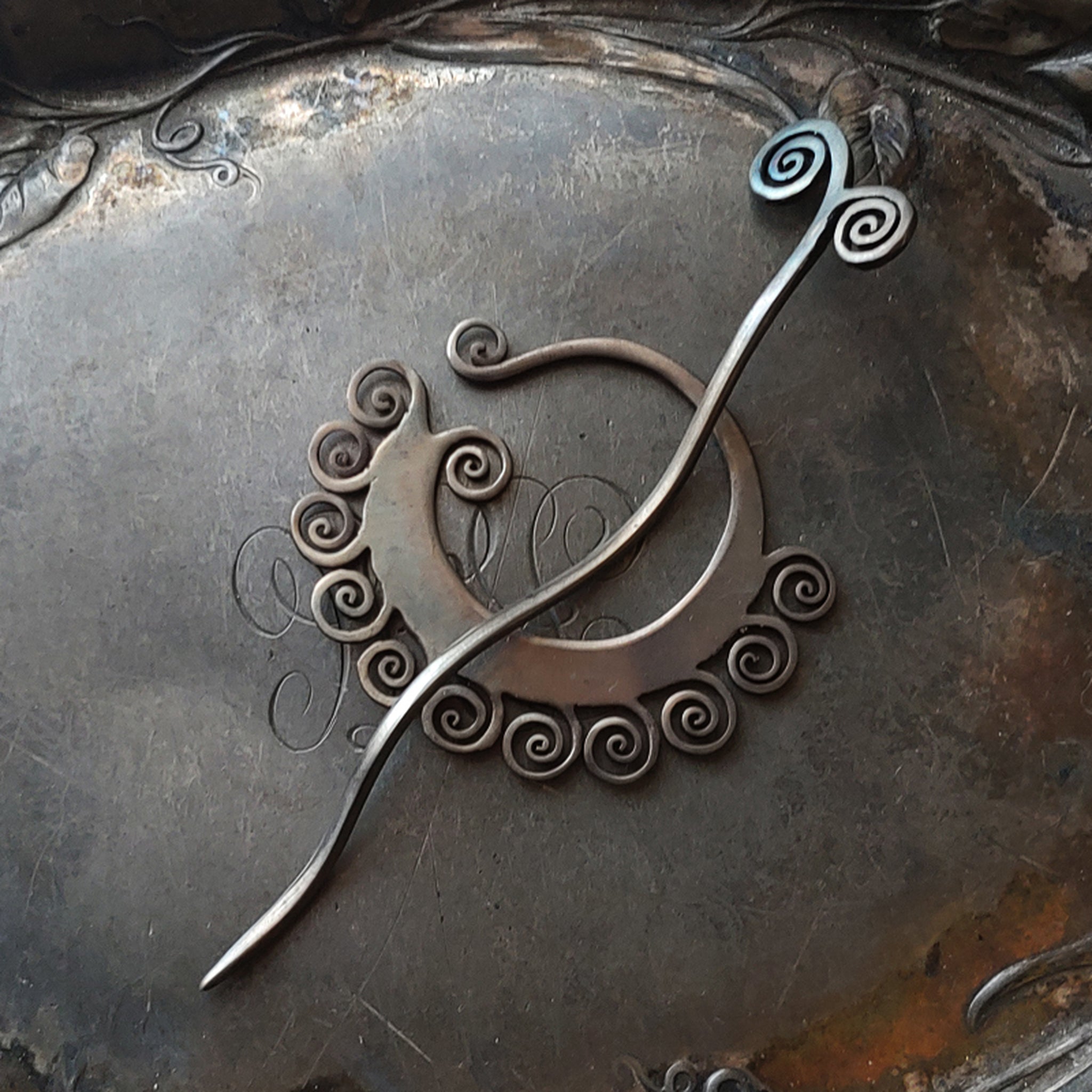 Coil Shawl Pin Black